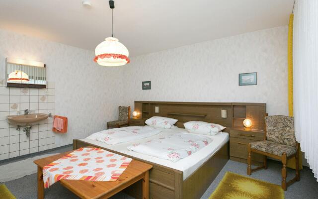 Beautiful Apartment in Winnen near Forest and Town Centre