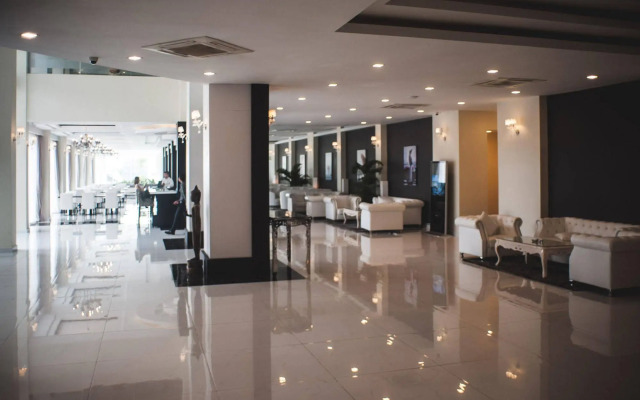 Queenco Hotel & Casino