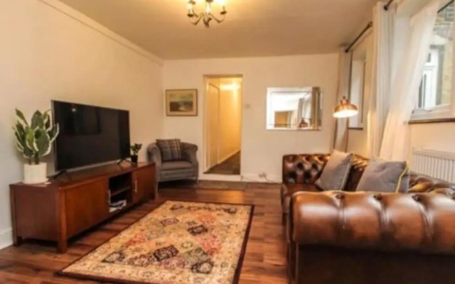 Charming 2-bed Apartment in Brentwood Free Parking