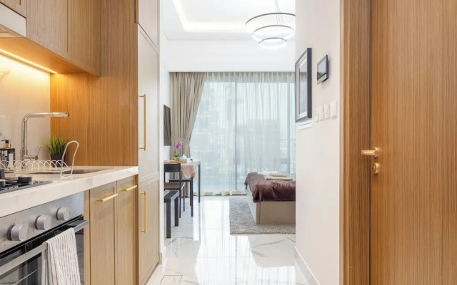 Bloomfields Deluxe Studio Azizi Riviera