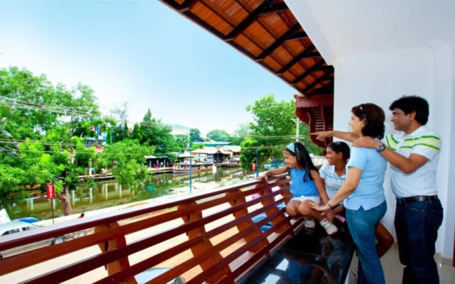 Sisir Palace Backwater Resort