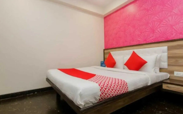 Oyo Flagship 81419 Delhi Suites