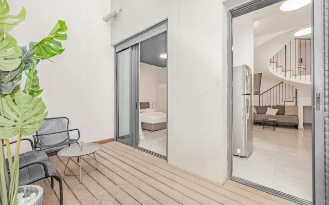 Allenby Spacious 6BR Home by Sea N' Rent