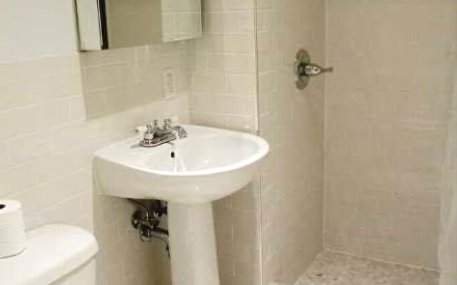 Hotel 1 Bedroom East Village Apartment