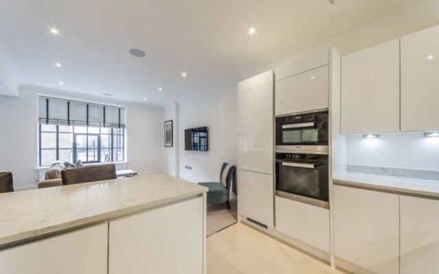 Designer Townhouse with Panoramic River Views