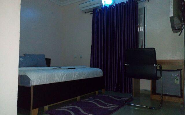 Multifield Hotel & Suites