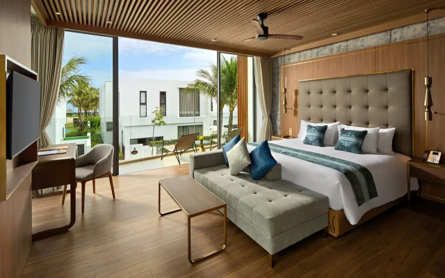 Wyndham Hoi An Royal Beachfront Resort & Villas
