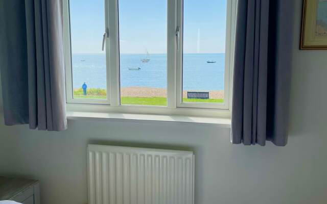 Wonderful Seafront Home - Panoramic Ocean Views