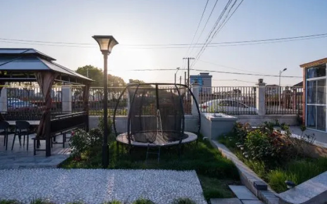 Shanghai Lingang Pengyuanju Maomao Homestay