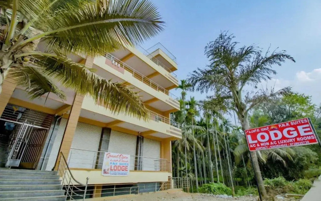 P N K Suites by OYO Rooms