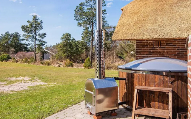 6 Person Holiday Home in Blavand