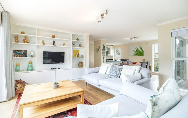 3 Bedroom Family Home - Houtbay