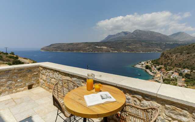 Trapela Limeni Luxury Suites