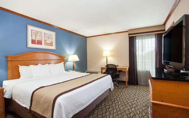 Baymont by Wyndham Madison Heights Detroit Area