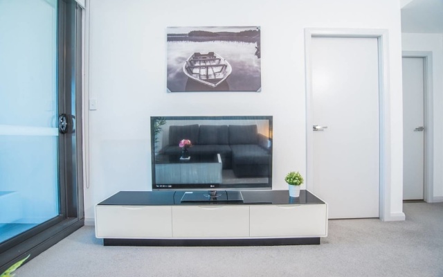 Minimalism Modern Apartment With Water View – Guest Rooms – Sydney