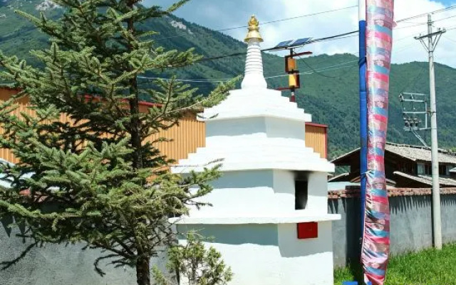 Longda Manor – Outside – Ngawa