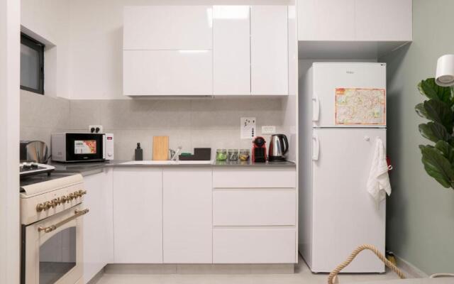 Jerusalem market apartment