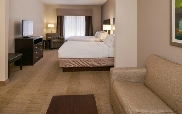 Holiday Inn Express & Suites Sikeston Southwest by IHG