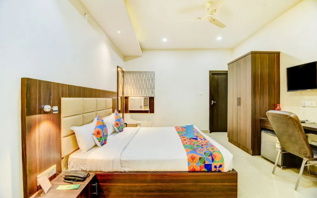 Fabhotel Solitaire Inn