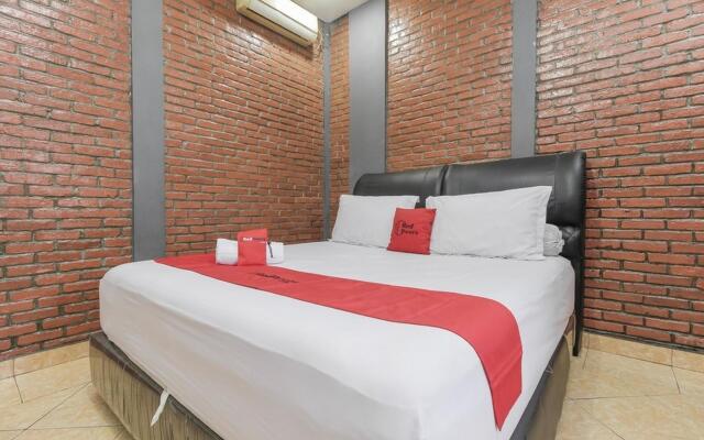 RedDoorz Plus @ Ampera Raya