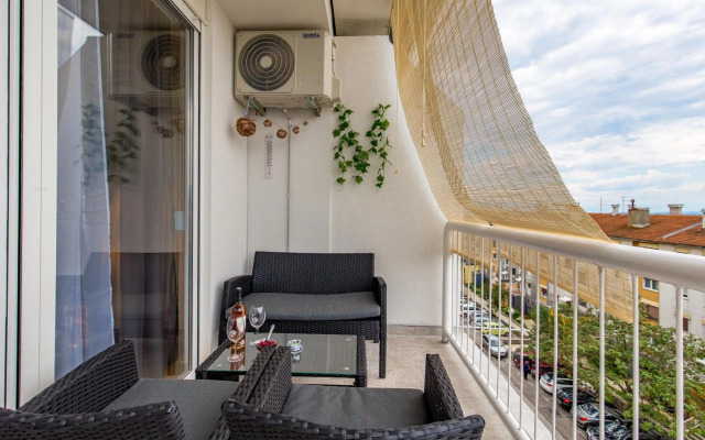 Victory Sea View Apartment