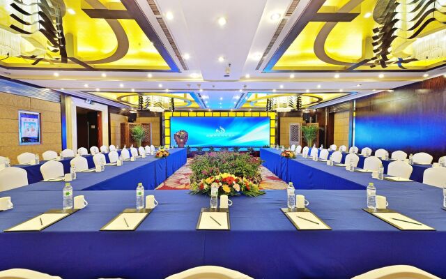 Luxemon Xinjiang Hongfu Hotel