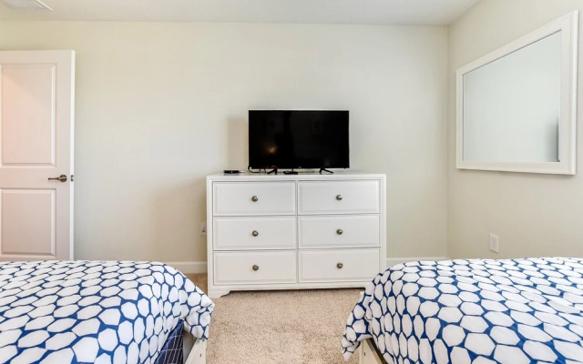 Romeo Circle Stoey Lake