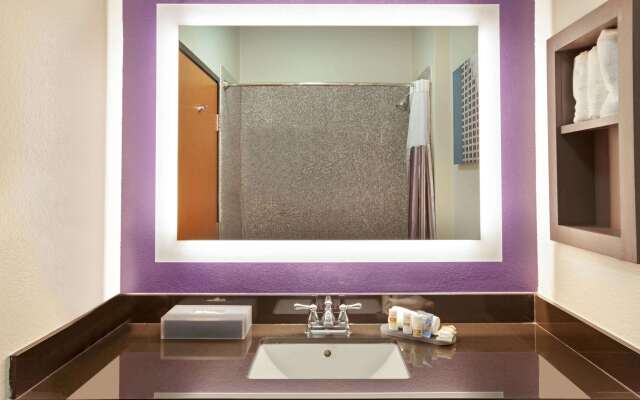 La Quinta Inn & Suites by Wyndham Pasadena North