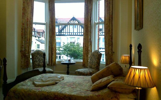 Ascot House Guest House (Adults Only)