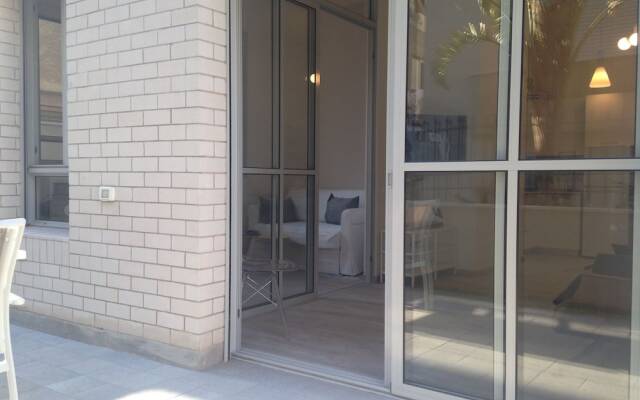 Apt Terrace & Garden - Bauhaus