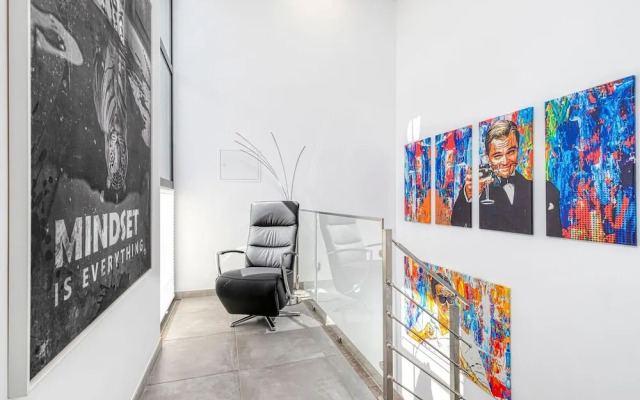 Manatee Modern Luxurious Villa