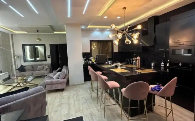 Luxury Central Cosy Villa