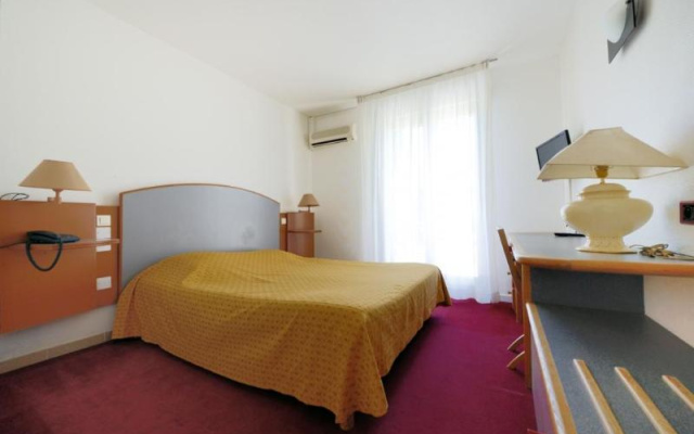 Logis Hostellerie Domaine De La Reynaude