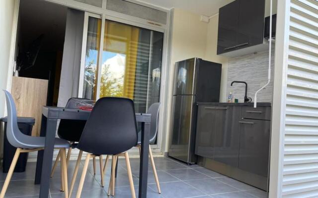 Grey Diamond Studio (Adults Only)