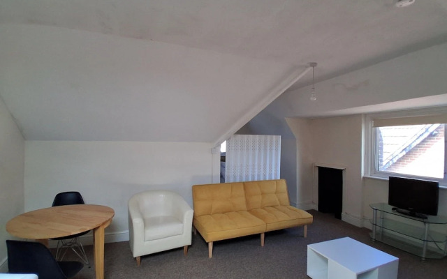 Sunny Southampton 3 Bedroom Apartment