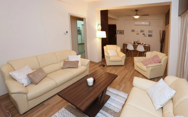 The Bridge-House Apartment