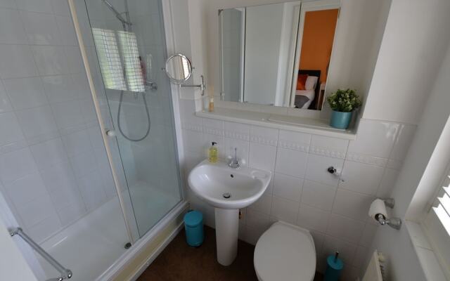Delightful Holiday Home in Warwick near Castle