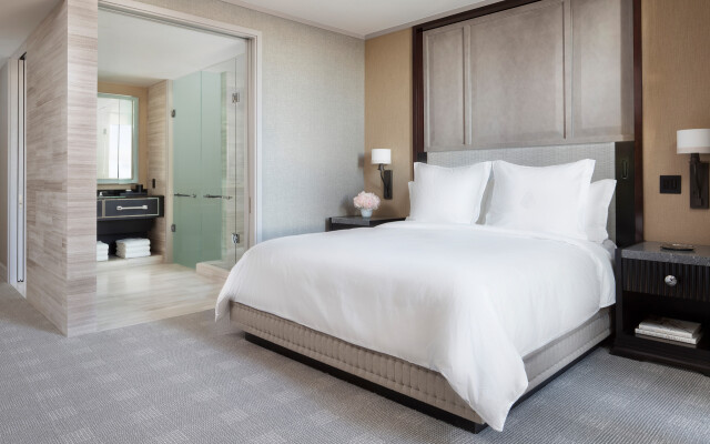 Four Seasons Hotel One Dalton Street, Boston