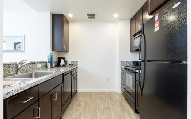 Global Luxury Suites at Mission Rock
