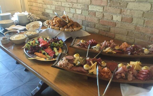 The Little Inn of Bayfield