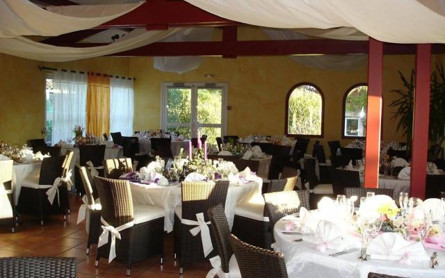 Logis Hotel Uzes Pont du Gard