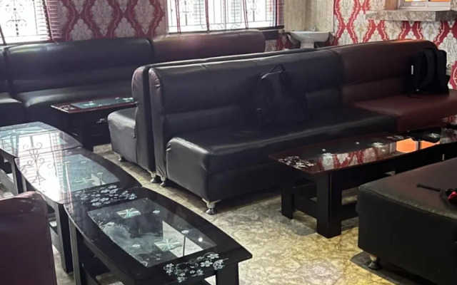 Ice Suites And Apartment