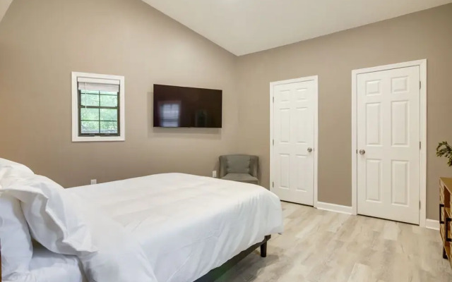 Charming Memphis Apartment: Remote-work Friendly!