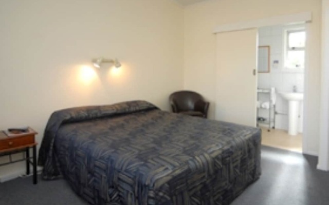 Frimley Lodge Motel