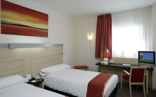 B&B Madrid Aeropuerto T1 T2 T3