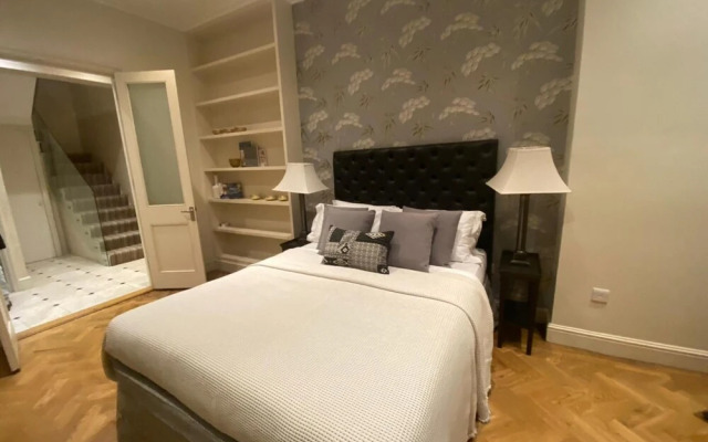 1 Bedroom Duplex Apartment in Pont Street