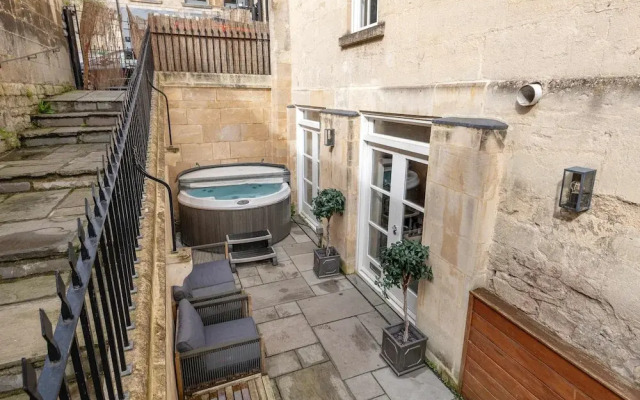 Former Wine Vaults With Hot Tub Private Courtyard