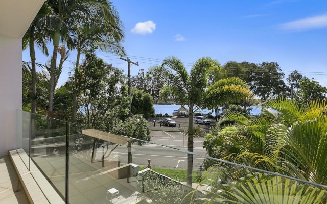 Stunning Riverfront Apartment in Noosaville - Unit 2 Wai Cocos 215 Gympie Terrace