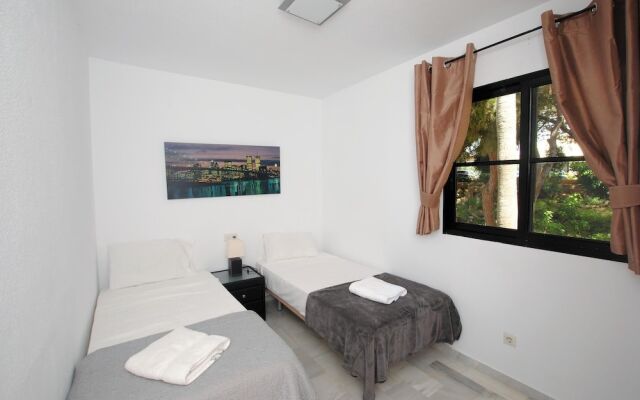 Doña Lola Claudia Beachfront Apartment CS197
