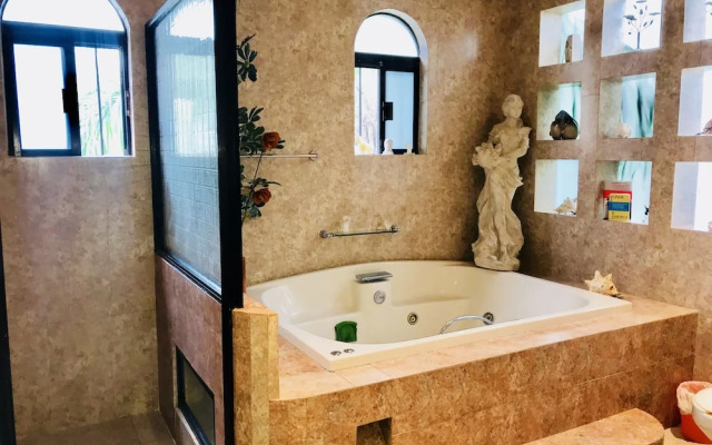 "room in Villa - Suite Jacuzzi Room in Stunning Villa Playacar Ii"